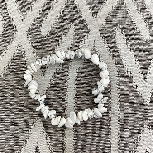 White Howlite Stretch Bracelet - Picture 1 of 3